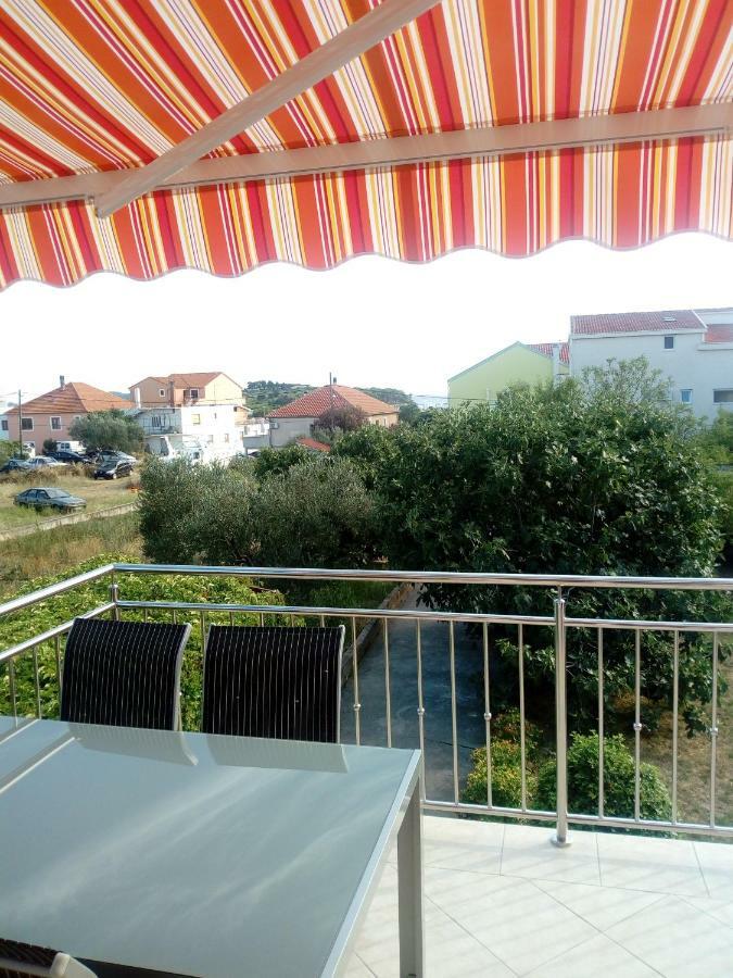 Mendula Apartment Pakostane Exterior photo